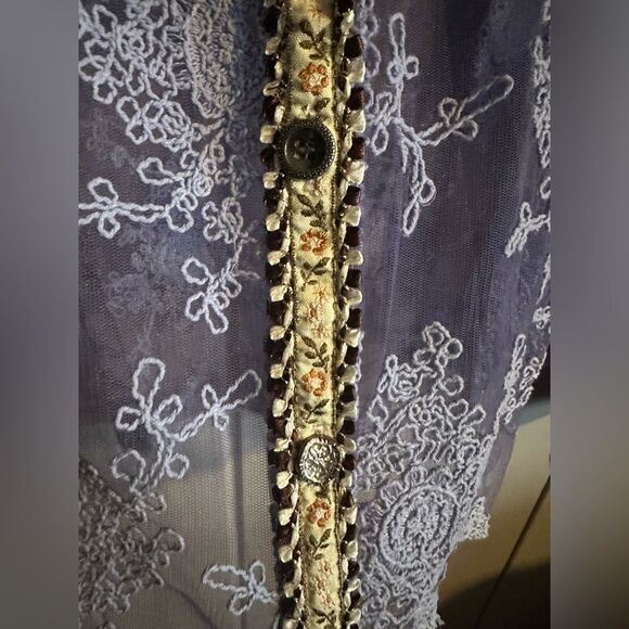 NWOT POL Purple Lilac Lace Blouse with Intricate Floral Design Metal Buttons - Picture 4 of 7